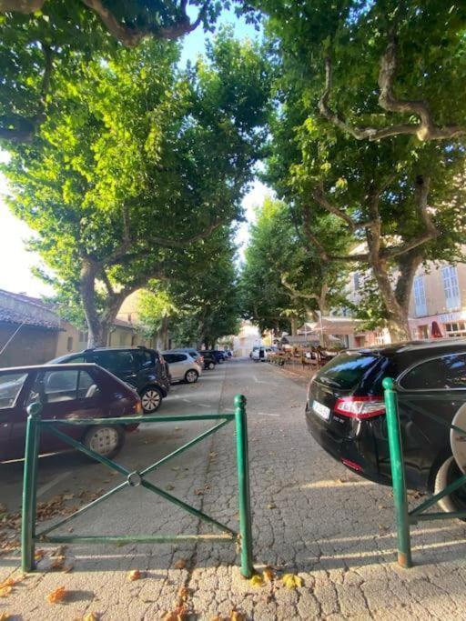 Appart Neuf Au Coeur Du Village De Коллобрьер Экстерьер фото